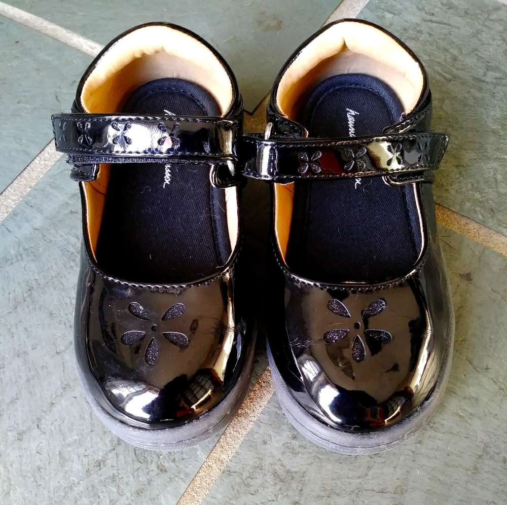 Black dress shoes